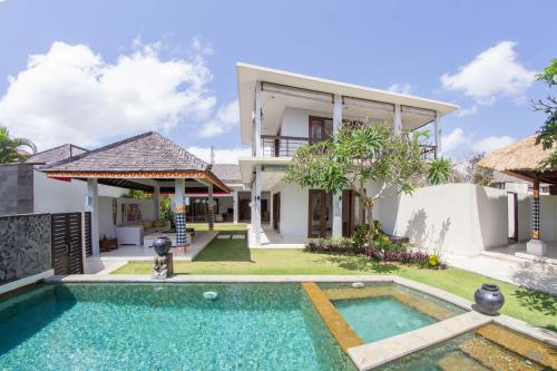 A Hotelcom Villa Seratus Villa Jimbaran Indonesia - 