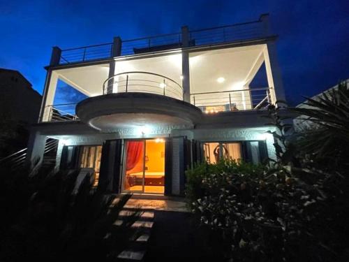 Seafront Villa Montenegro1 min to the Sea in Baosici