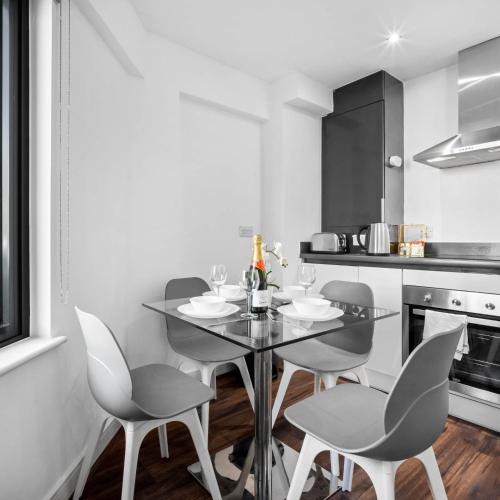 Cocina, Modern 2-Bed Apartment with Smart TV & Wi-Fi 3001F in Castle Bromwich