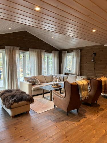 . Nordre Hella - cabin with Jacuzzi with 4 bedrooms