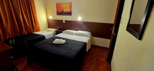 1 double bed, 1 twin bed