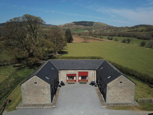 Hobby Stable Cottage in Cynghordy