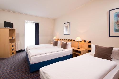 3 twin beds