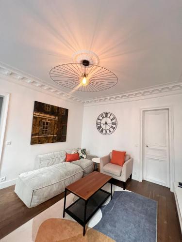 Real Parisian apartment with 2 bedrooms and AC