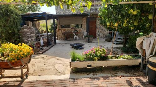 The stone house by the river וילה ליד הנחל – khách sạn tại Beit Hillel