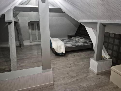 Cardona in Chateau-Renault