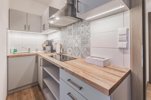 Podkrovní studio na Velkém náměstí s Wi-Fi zdarma (Podkrovni studio na Velkem namesti s Wi-Fi zdarma) in ฮราเด็ค คราลอเว