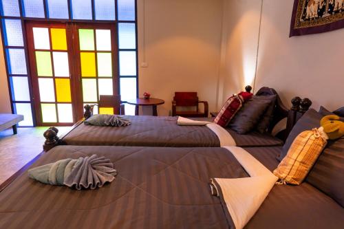 room detail thumbnail 2