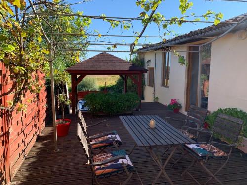 Gite - Vin Rose in Sousmoulins