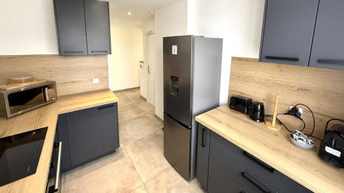 Appartement 3 chambres avec terrasse et Parking a Frejus near Groupe Épiscopal