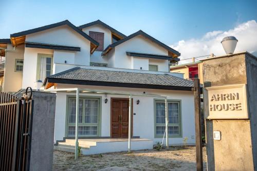 Ahrin House-entire villa with kitchen and parking in Sidhbari