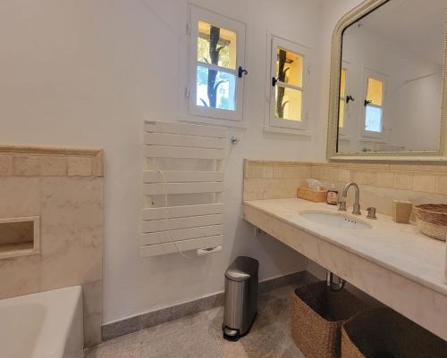 Spacious house with pool in Bagnols en Foret in Bagnols-en-Foret