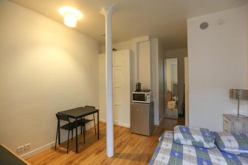 Superb quiet and comfortable studio apartment - image 7