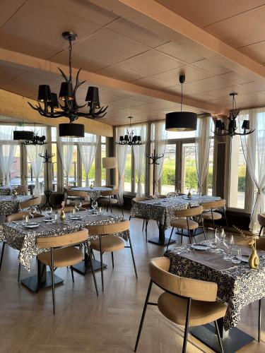 Étterem, Hôtel Les Quatre Saisons (Hotel Les Quatre Saisons) in Dullin