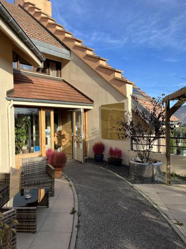 Bejárat, Hôtel Les Quatre Saisons (Hotel Les Quatre Saisons) in Dullin