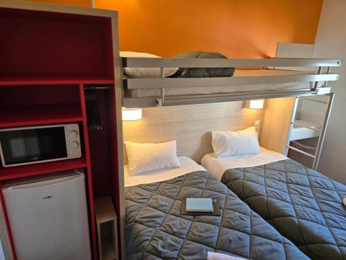 3 twin beds