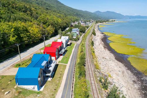 Phil Good 1219, River Views, Hot Tub & Scenic Path in Petite-Riviere-Saint-Francois (QC)