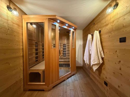 Sauna, Mont Milo, Spacieux, 5ch, Sauna, Billard, Babyfoot, Borne de recharge électrique (Mont Milo, Spacieux, 5ch, Sauna, Billard, Babyfoot, Borne de recharge electrique) in Corps