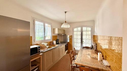 Kitchen, Spacieux T3 avec terrasse a Frejus in Parc Residentiel de l'Esterel