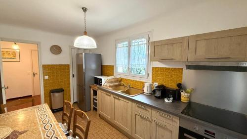 Kitchen, Spacieux T3 avec terrasse a Frejus in Parc Residentiel de l'Esterel