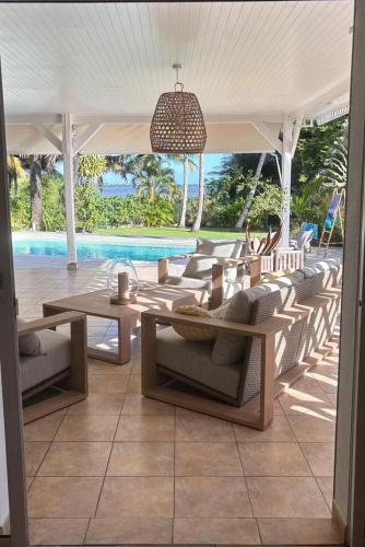 Villa Ti Moudong Le Bibalow Bord de Mer Piscine in Baie-Mahault