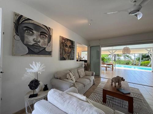 Villa Ti Moudong Le Bibalow Bord de Mer Piscine in Baie-Mahault