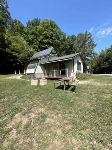 Picturesque Cabin with Lovely Hiking Trails in Indiana in Nashville (IN)