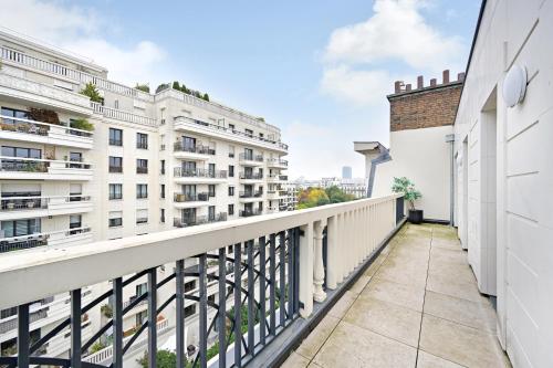 Sleek & Refined Apartment - Levallois-Perret 