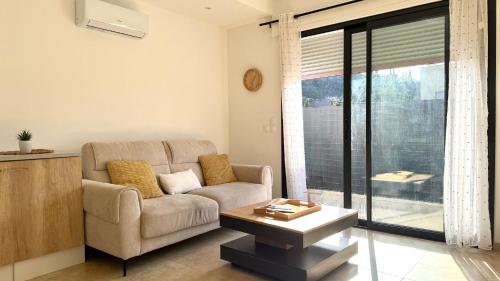 Centrale climatisée deux chambres terrasse parking, saint raphael - Location saisonnière - Saint-Raphaël