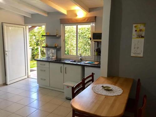 Studio cosy avec vue sur le jardin in 聖玫瑰