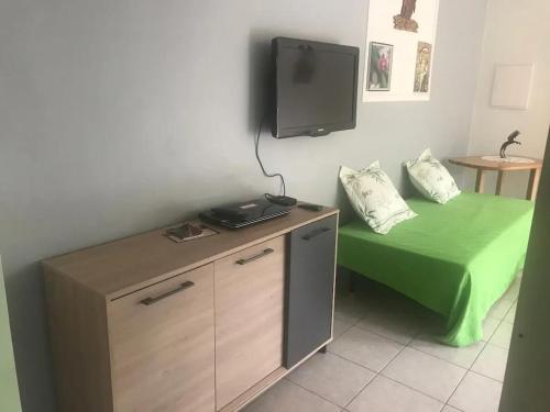 Studio cosy avec vue sur le jardin in 聖玫瑰