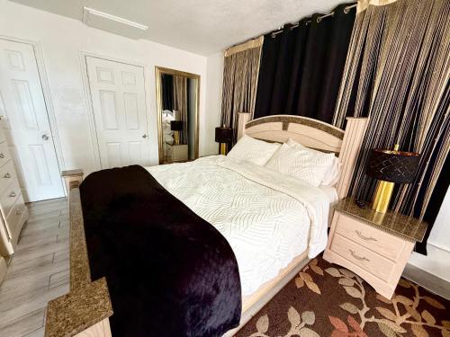 # 11 Cozy Mini House by the Lake in Indiantown (FL)
