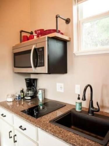 Stunning Cottage with Fantastic Views for a Romantic Escape near Austin, Texas in 드리핑 스프링 (TX)