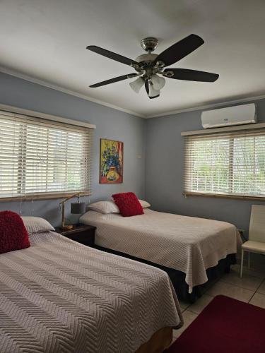 1 double bed, 1 twin bed