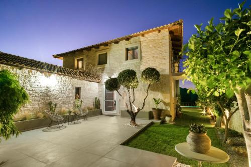 Petra Luxury Villa in Tilisos