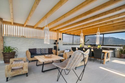 Petra Luxury Villa in Tilisos