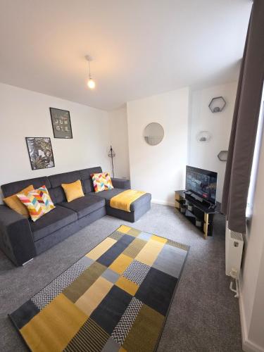 Modern 2-Bed Home With Free Parking Sleeps 5 gîte à louer Hartshorne