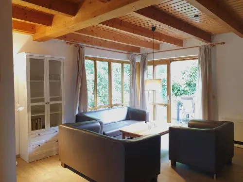 Haus 17 Natur Ferienpark, Ruhiger Rückzugsort nahe Rennstrecke Bilster Berg für Fahrer und Motorsportfans in Nieheim, Deutschland