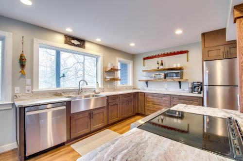 Modern Nellysford Getaway on 40 Private Acres! in Wintergreen, USA
