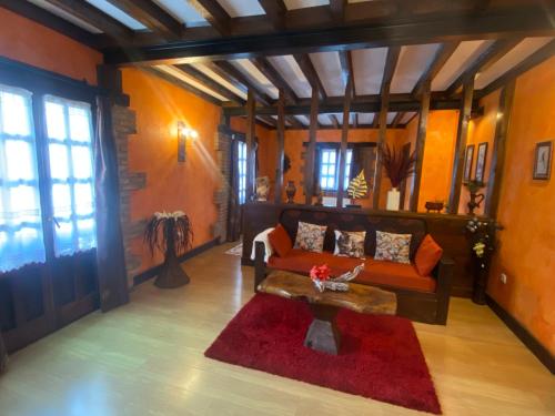 2 twin beds, 1 sofa bed