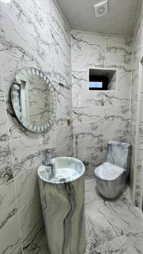 Baño, Amour Homes in Qırızdəhnə