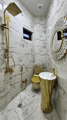 Baño, Amour Homes in Qırızdəhnə