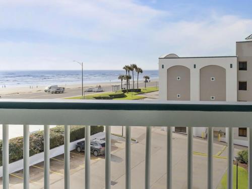 Casa del Mar by Ryson Vacation Rentals - Galveston Island Convention Center, TX