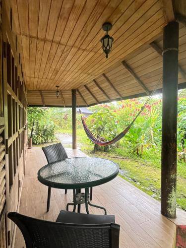 balkon/terras, Huasquila Amazon Lodge in Cotundo