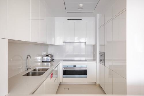 Instalaciones, Blueground Al Safa 2 pool nr Canal DXB-1677 in Jumeirah