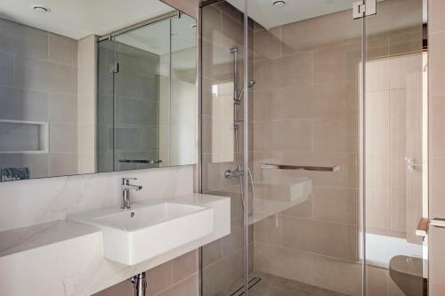 Instalaciones, Blueground Al Safa 2 pool nr Canal DXB-1677 in Jumeirah