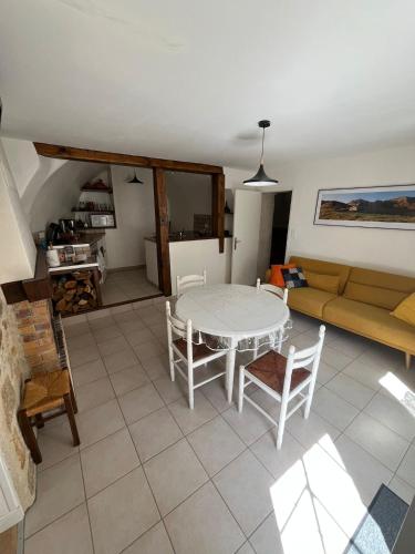 appartement au calme à Yronde et Buron (appartement au calme a Yronde et Buron) in Parent