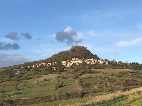 appartement au calme à Yronde et Buron (appartement au calme a Yronde et Buron) in Parent