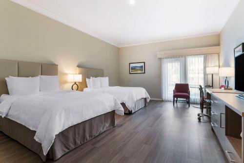2 queen beds