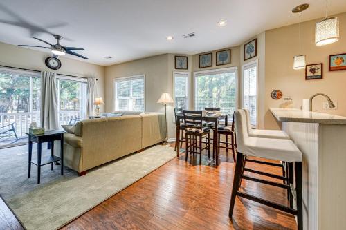 Fairway Views! Resort-Style Condo in Sunset Beach in Sansetbīča (NC)